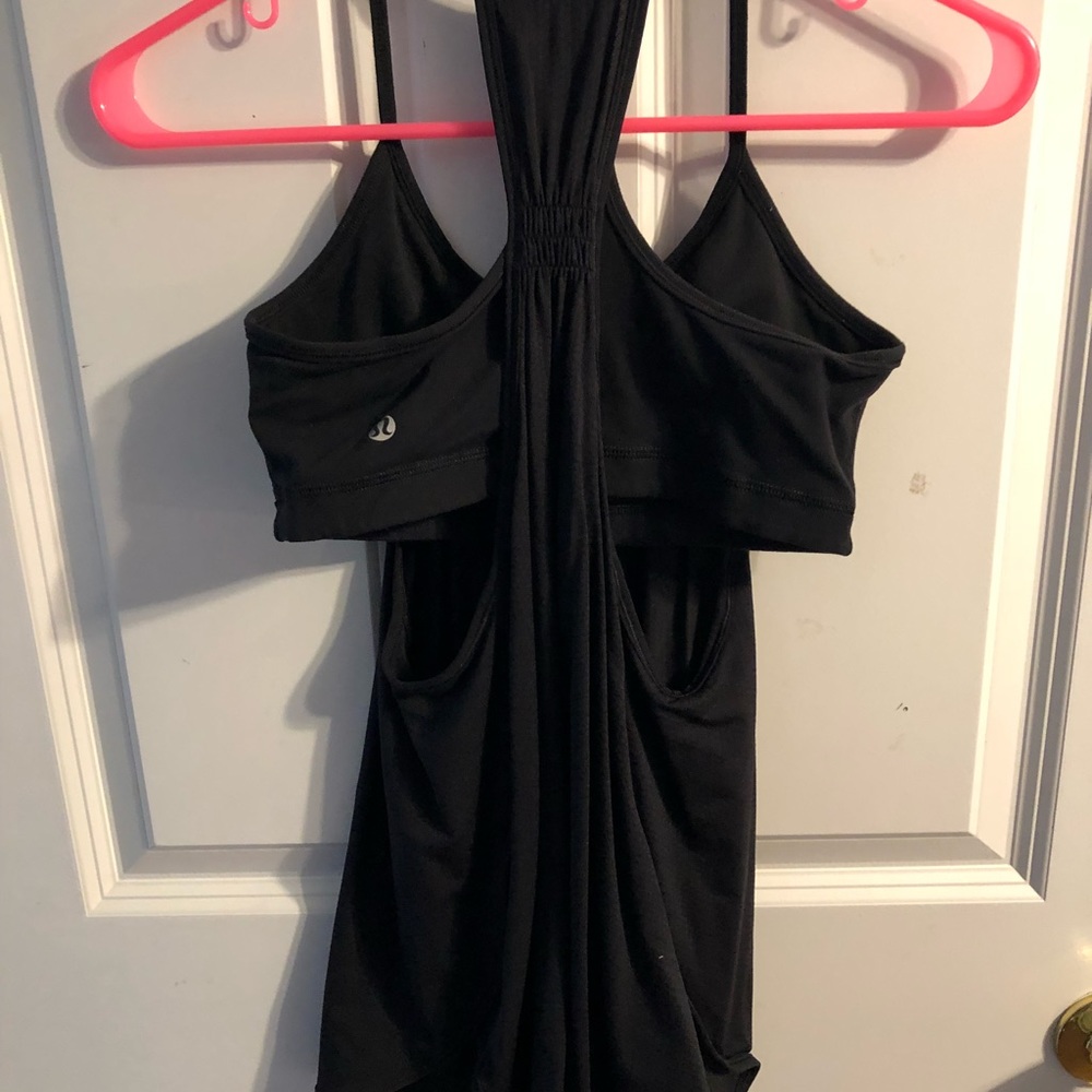 Lululemon black workout tank with built-in bra